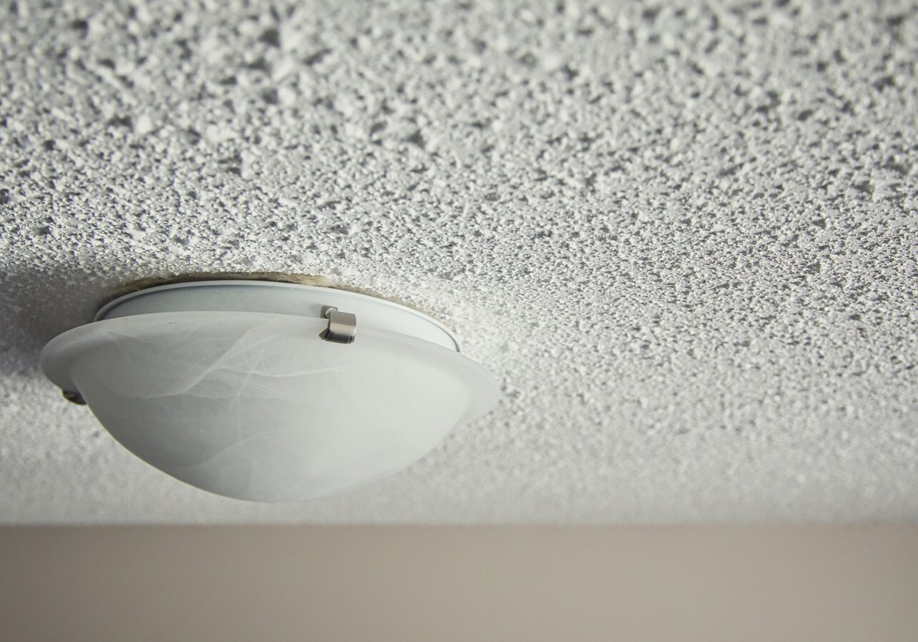 Popcorn,Ceiling,With,Lighting,Fixture